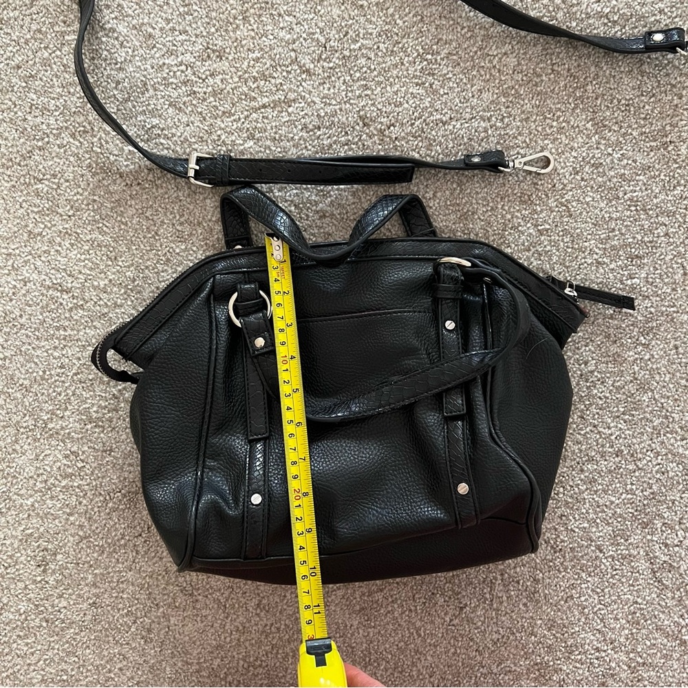 Dana Buchman y2k black leather handbag with crossbody strap red interior - Picture 10 of 10